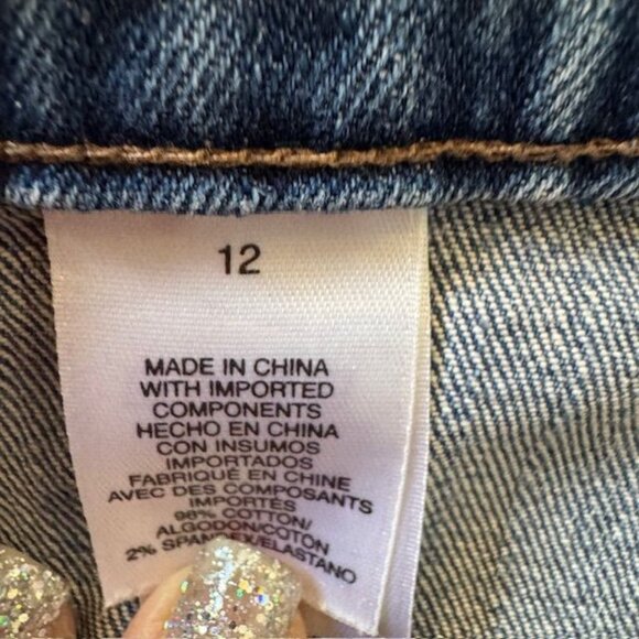 Vintage Denim Mid-Rise Rolled Cuff Capri Jeans With Button Details - Picture 10 of 11